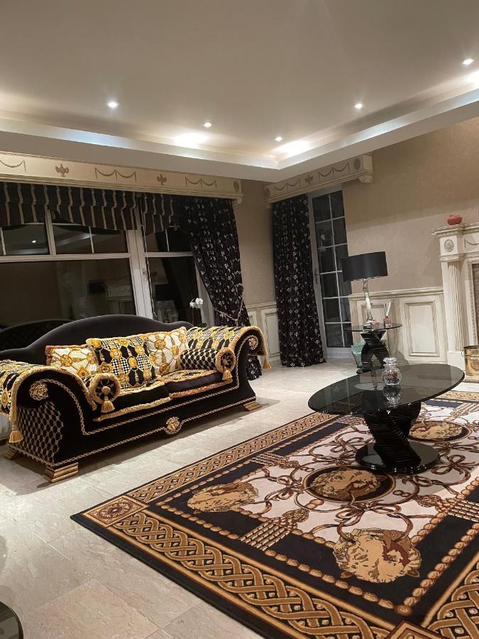 Finn Village - Loch Lomond Villa B&B - Black Room With Jacuzzi-Style Bath Глазгоу Екстериор снимка