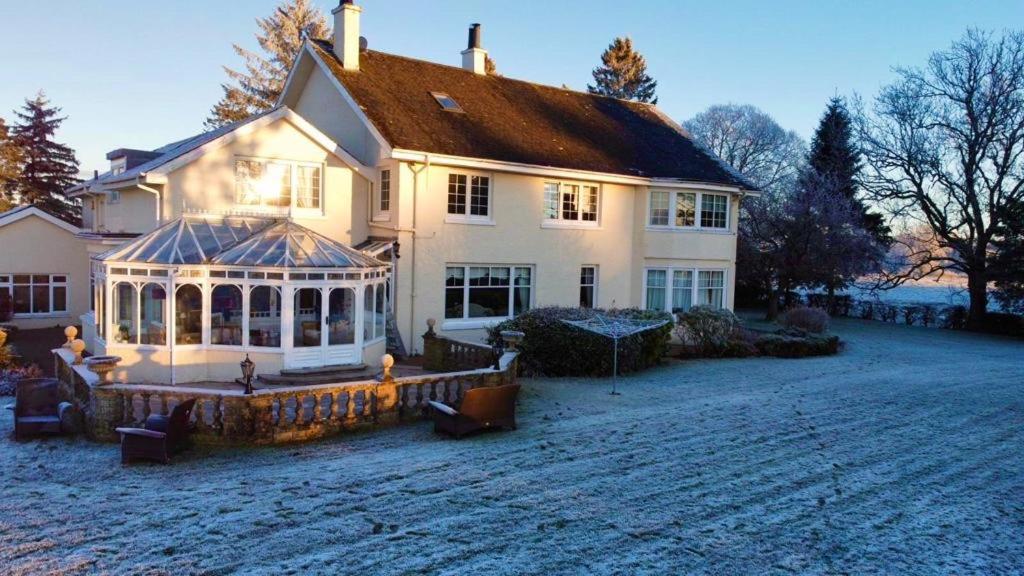 Finn Village - Loch Lomond Villa B&B - Black Room With Jacuzzi-Style Bath Глазгоу Екстериор снимка