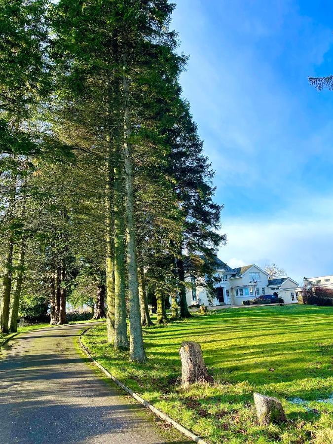 Finn Village - Loch Lomond Villa B&B - Black Room With Jacuzzi-Style Bath Глазгоу Екстериор снимка
